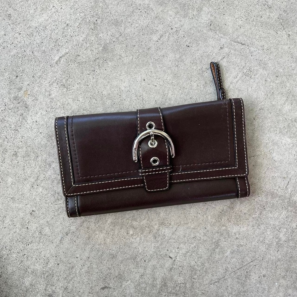 y2k 2000s rare chocolate brown leather coach soho buckle long zip wallet ౨ৎ ⊹ ₊˚